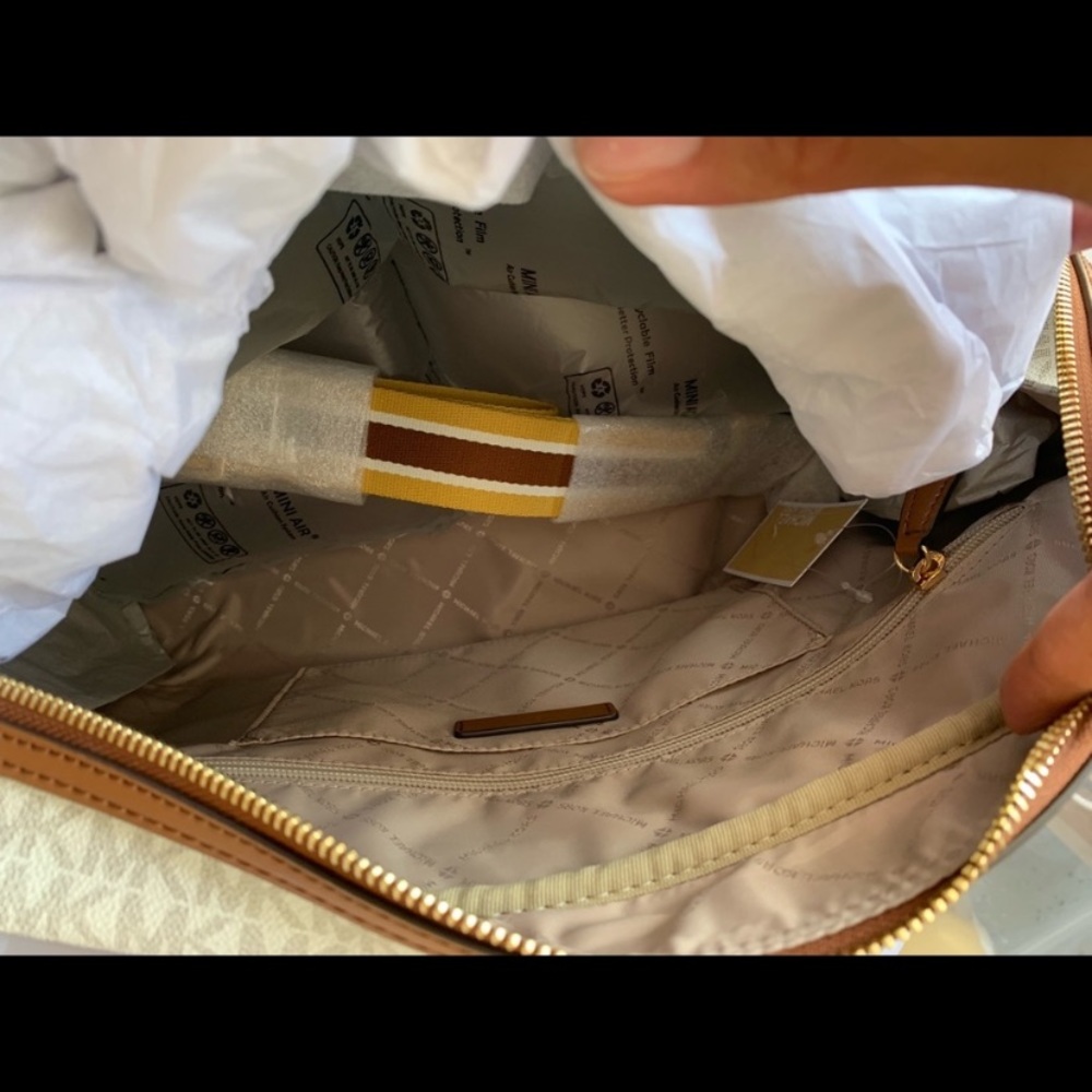 Last one‼️✈️New MK luggage weekender travel bag - Picture 3 of 7